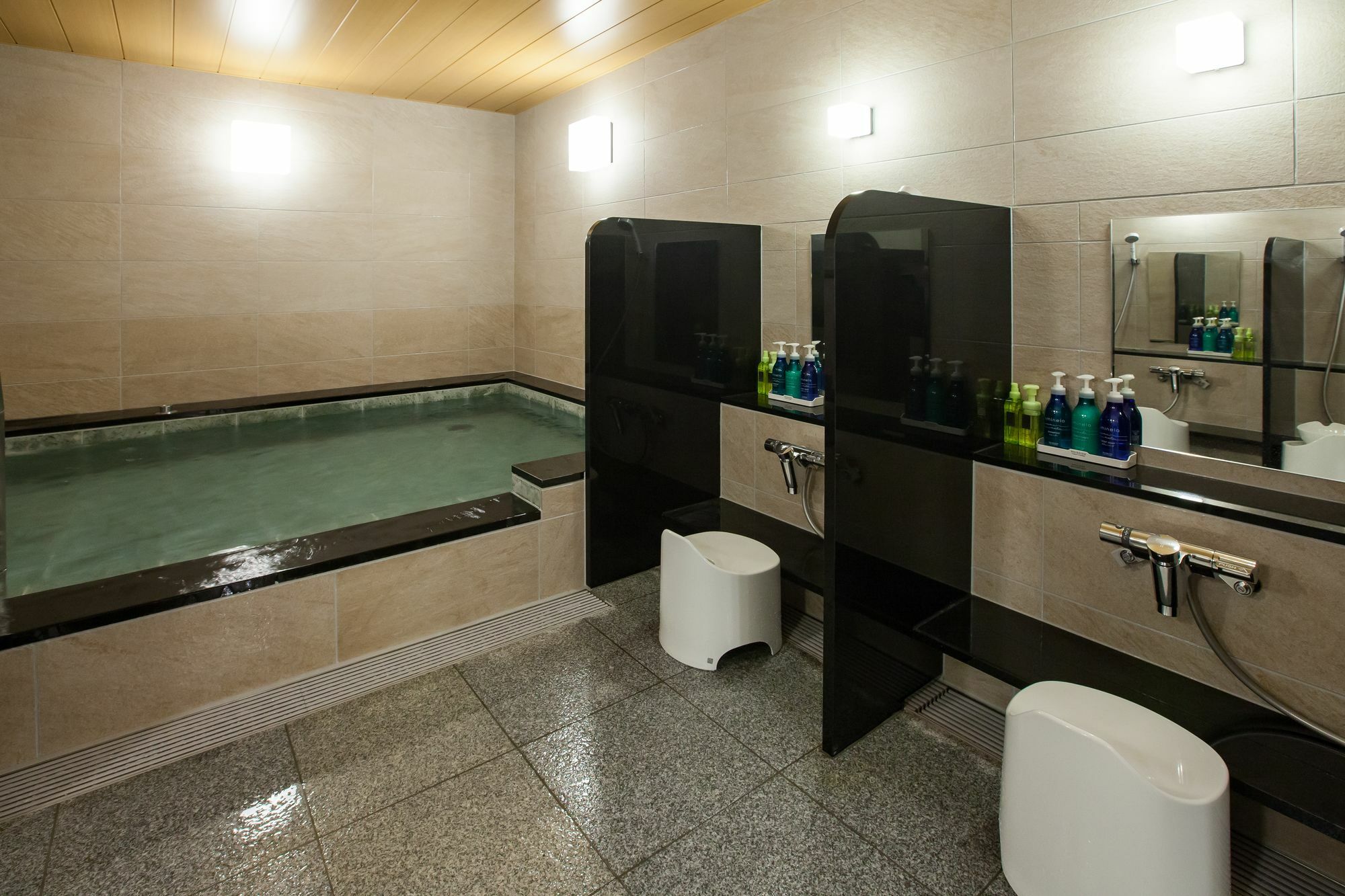 Y's Namba Hôtel capsule Ōsaka